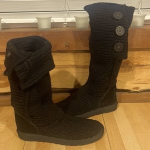 UGG Classic Cardy II. Size 9.